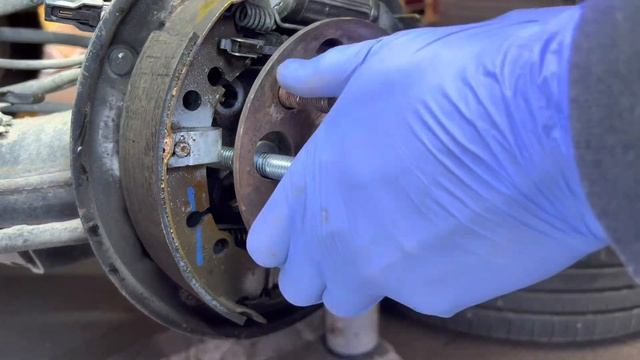 Toyota Yaris III. Replacing the rear wheel bearing, the easiest way. Wymiana tylnego łożyska. смотреть онлайн