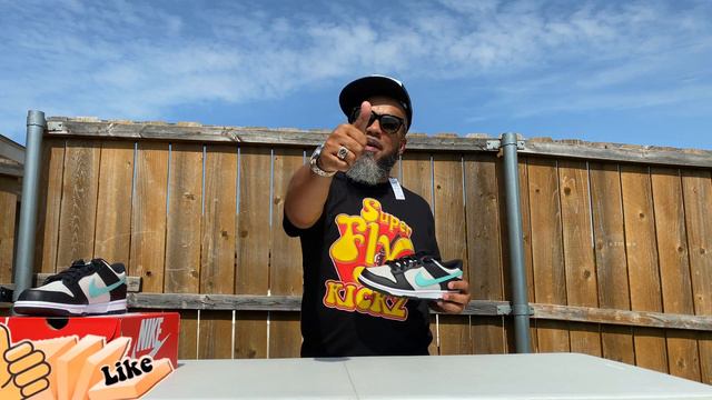 THE TIFFANY BLUE LOW NIKE DUNK (GS) ARE TOO CLEAN!!! (WHERE TO BUY)!!! смотреть онлайн