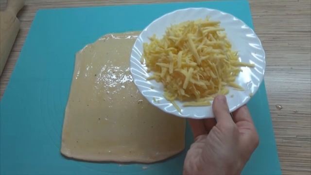 СЫРНЫЕ палочки из слоеного теста. Две формы сырных палочек. Cheese sticks puff pastry смотреть онлайн