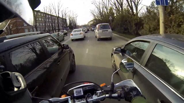 [В пути #23] На мотоцикле по пробкам / Honda XR250 смотреть онлайн