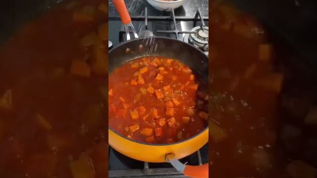 Осеннее жаркое охотника - тушёные лисички с говядиной смотреть онлайн