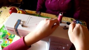 Как намотать нить на шпульку в швейной машинке Janome
