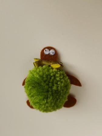 Как сделать миниатюрную черепашку из помпона || Поделки из ниток смотреть онлайн