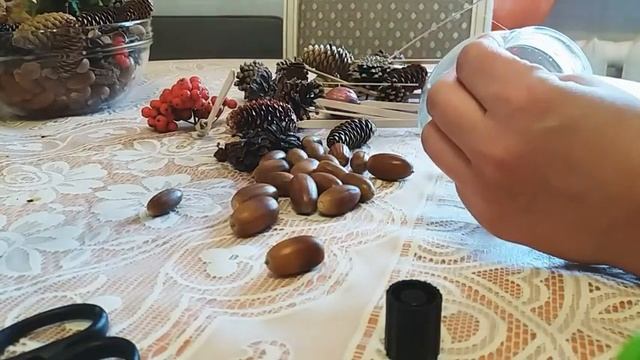 Осенний декор - букет из шишек и рябины. Fall decor from nature material ( pine cone) смотреть онлайн