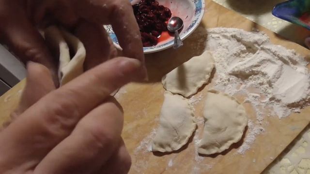 мукбанг и вареники с вишней mukbang and dumplings with cherries смотреть онлайн