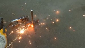 ВАРИМ МОЛОТОК ДЛЯ СВАРЩИКА из АРМАТУРЫ И НАПИЛЬНИКА/ СВОИМИ РУКАМИ