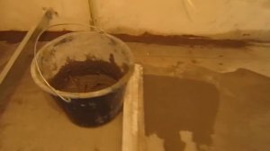 Выровнить пол плиточным клеем № 1