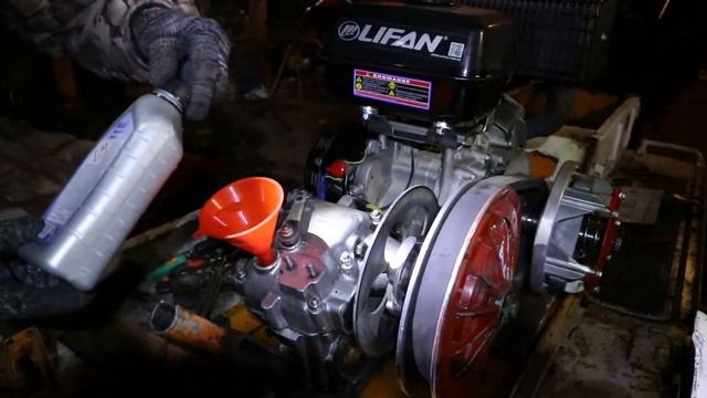Заливаем масло в коробку передач снегоход буран и пробный запуск двигателя Лифан 17 л.с смотреть онлайн