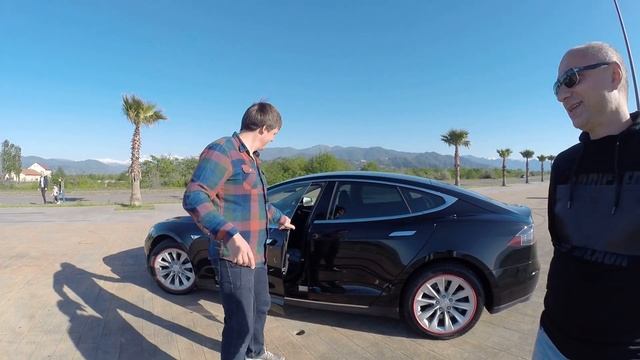Tesla Model S тест драйв. Обзор и отзыв владельца Тесла модель с. Семейный электрический спорткар .