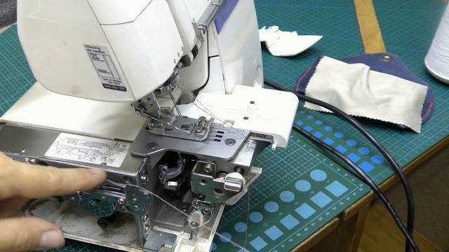 Как перенастроить коверлок JUKU MO - 735 , с оверлока на плоский шов . смотреть онлайн