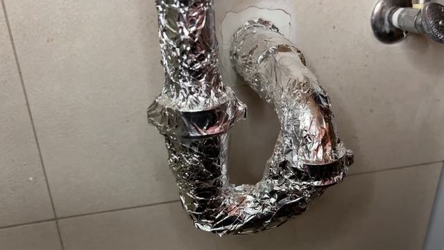 Coloca papel Aluminio en el tubo de desague y No deajara de sorprenderte lo que ocurre смотреть онлайн