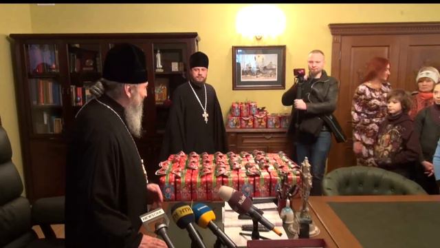Митрополит Онуфрій привітав дітей з обмеженими можливостями з Різдвяними святами смотреть онлайн