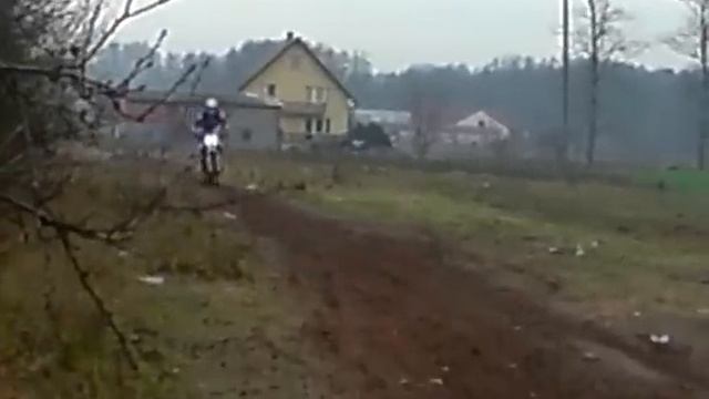 YAMAHA YZ250 2t SUZUKI RM 125 2t TULISZKÓW CROSS STUNT TRAINING смотреть онлайн