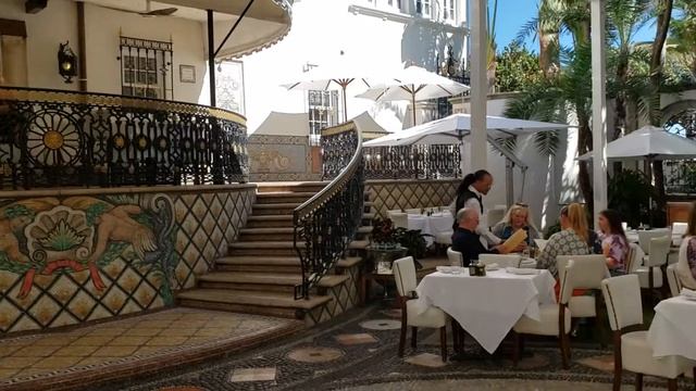 Gianni Versace mansion in Miami villavalentina.vcardinfo.com смотреть онлайн