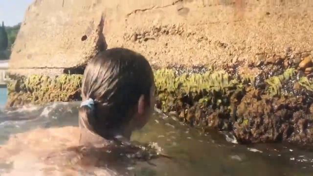 ТИПЫ ЛЮДЕЙ НА МОРЕ/ВЫКИНУЛИ АЙФОН? смотреть онлайн