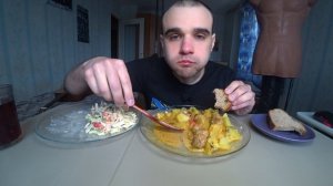 МУКБАНГ КАРТОШКА С ТЕФТЕЛЯМИ В СОУСЕ / САЛАТ ОВОЩНОЙ СЫР / ОБЖОР/ Mukbang EATING / ASMR / АСМР #971