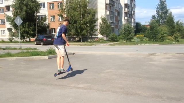 ТОП 5 ТРЮКОВ НА САМОКАТЕ ДЛЯ НАЧИНАЮЩИХ смотреть онлайн