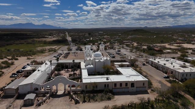 Mission San Xavier del Bac, DRONE Circle Around Mission. 4K - San Xavier Mission Tucson AZ - ECTV смотреть онлайн