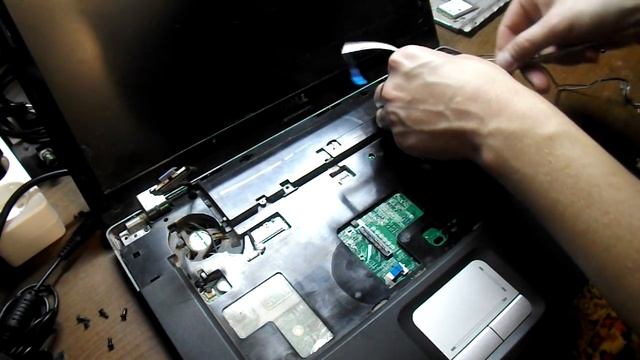 Разборка ноутбука DELL Vostro A860 и его "фишки" смотреть онлайн