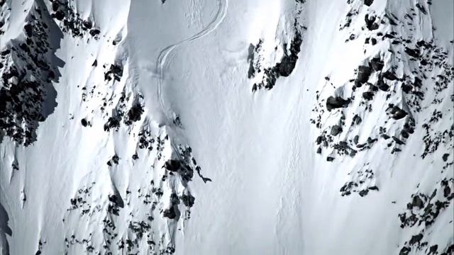 Автомобильный бокс Thule Dynamic 900 Chrome смотреть онлайн