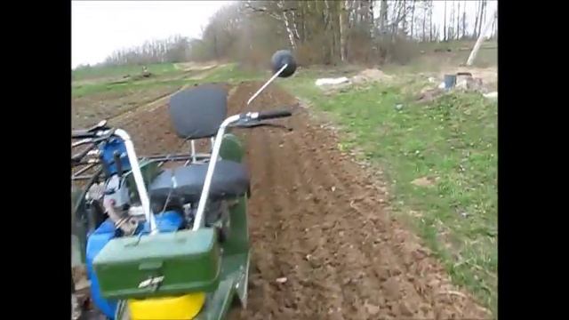 Культиватор-борона для мотоблока МТЗ.Культивация почвы перед вспашкой. смотреть онлайн