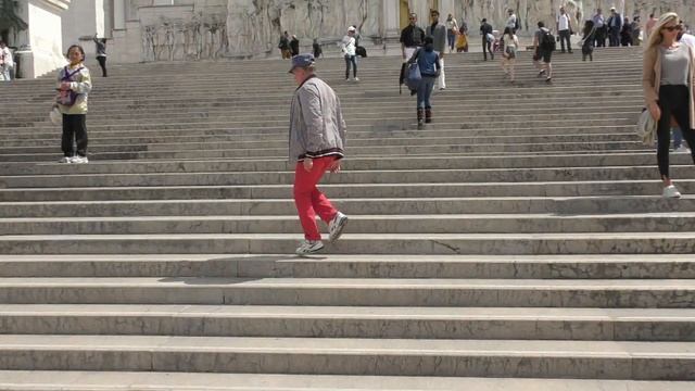 Stair Shuffle. Шафл на лестнице в 69 лет. Man 69 years old. смотреть онлайн