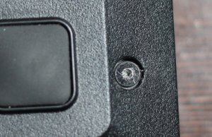 Как выкрутить слизанный винт с ноутбука