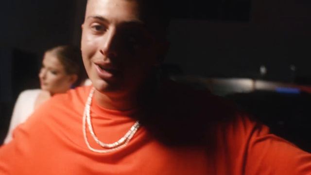 Lum Abeja - Fake [Official Video] смотреть онлайн