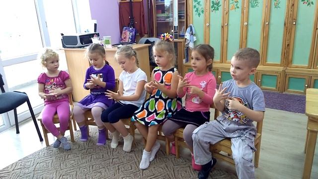 Поем нотки и показываем их пальчиком Группа детей 4 года смотреть онлайн