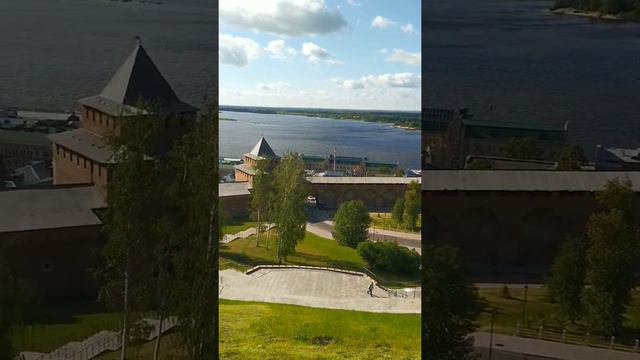 Слияние Оки и Волги в Нижнем Новгороде красивые виды из кремля делают недвижимость Нижнего недешево смотреть онлайн