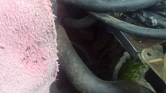 "Прикипело" соединение трубки. Замена шланга сцепления Авео Т250 (и не только). смотреть онлайн
