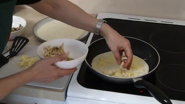 Быстрая вкусная закуска к красному вину Каберне Совиньон | Кесадилья с курицей и шампиньонами смотреть онлайн