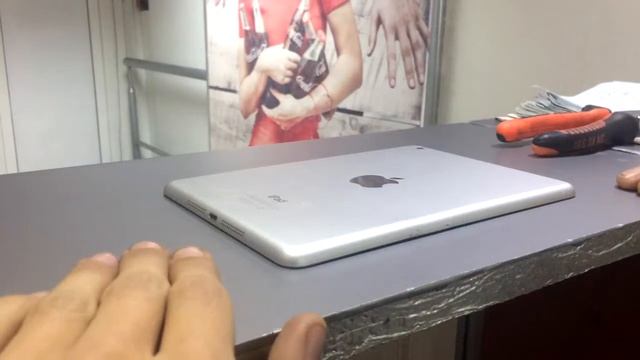 Ipad Mini bent body like "C" letter смотреть онлайн