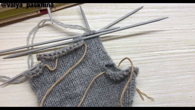 Вязаные перчатки спицами | Подробный мастер класс #СВЯЖИКВЕСНЕ смотреть онлайн