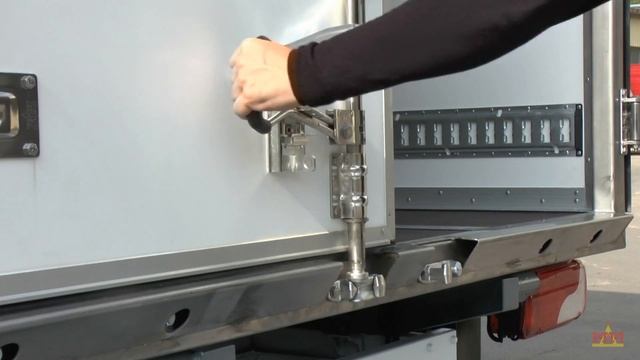 Mercedes Sprinter 324 изотермический фургон с боковой дверью и гидробортом Zepro