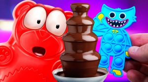 POP IT Хагги Вагги украл шоколадный фонтан у медведя Валеры