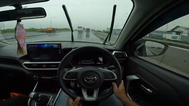 Toyota Raize Melaju Di Tengah Hujan Di Tol | POV Driving Toyota Raize 1.0 T GR Sport