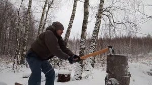 Как колоть дрова колуном.
