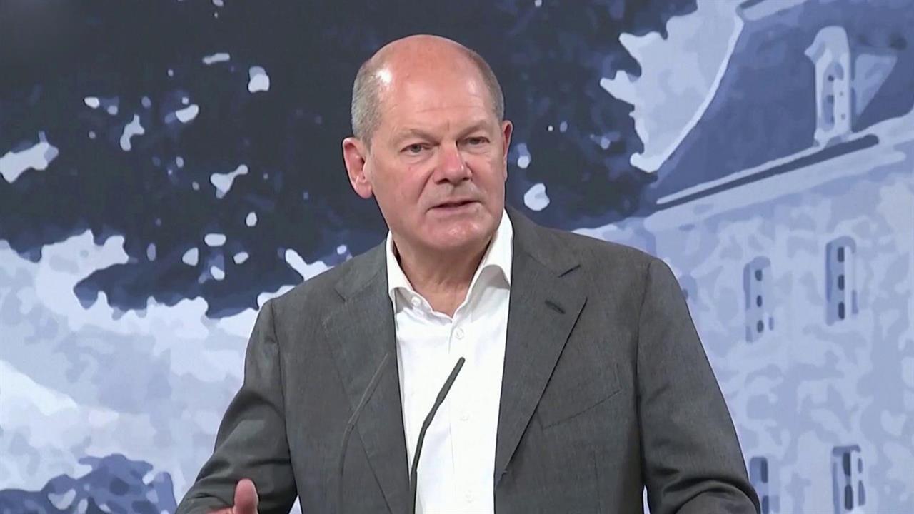 Канцлер ФРГ получил спортивную травму