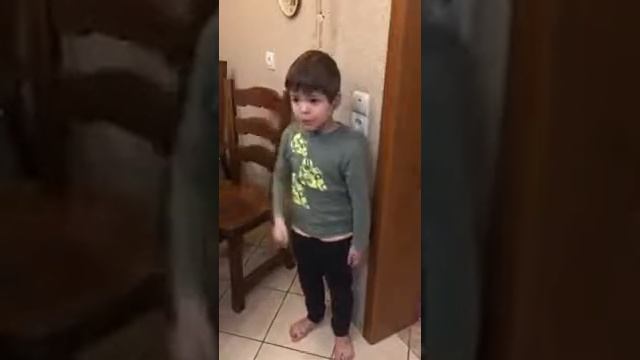 Мальчик не смог смириться с гибелью  мышонка!