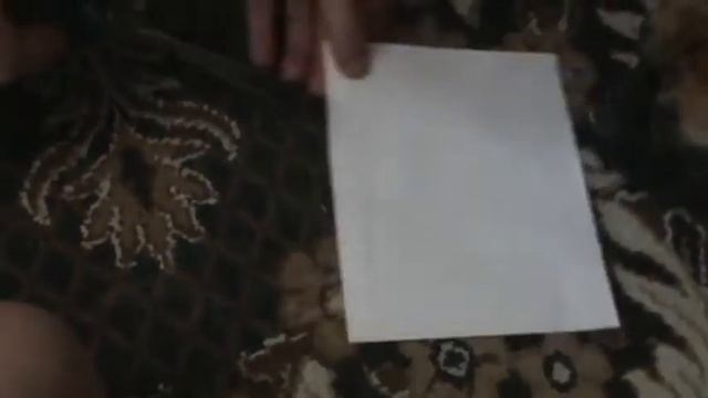 КАК ПРОЛЕЗТЬ ЧЕРЕЗ ЛИСТ БУМАГИ смотреть онлайн