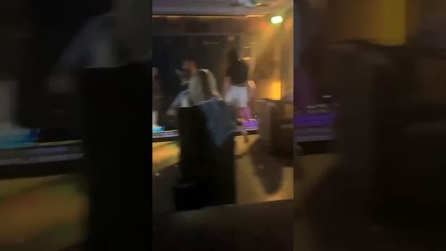 ?? Тем временем в караоке-клубах Полтавы русские агенты исполняют песни Ленинграда: "Москва, почё смотреть онлайн
