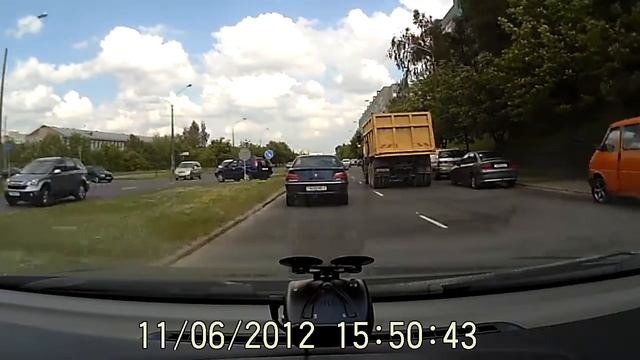 Автомобильный видеорегистратор OiTEZ Mobile-i-HD 720P смотреть онлайн