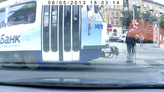 Трамвай всегда прав смотреть онлайн