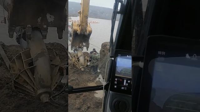 переварить земснаряда с помощью экскаватора смотреть онлайн