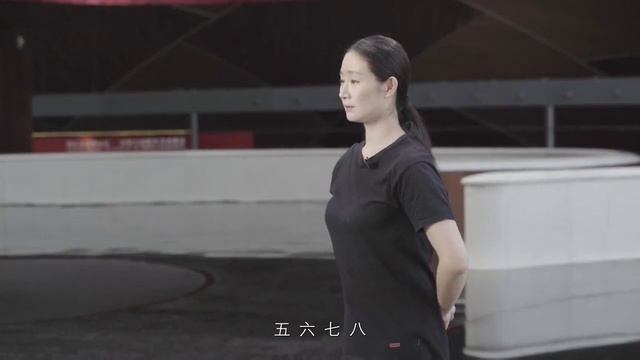 【舞蹈教学】一分钟舞蹈课/王亚彬教授中国舞 第1课 - 摇臂 смотреть онлайн