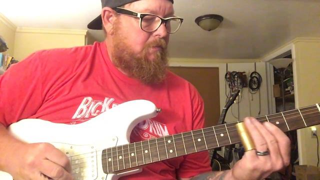 Elusive White Squire Strat SE смотреть онлайн