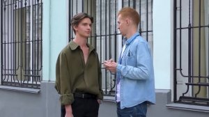 Реакция прохожих людей на странные вопросы. Антон Теляков