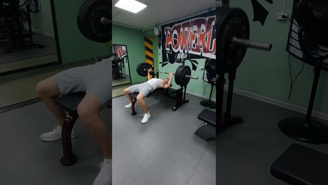 жим штанги,день груди,спорт,москва, тренировка,силовая,gym,aesthetic, motivation, sport,fitness... смотреть онлайн