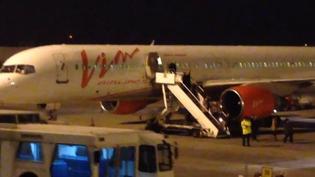 Посадка самолета в Rimini аэропорт "Federico Fellini" смотреть онлайн